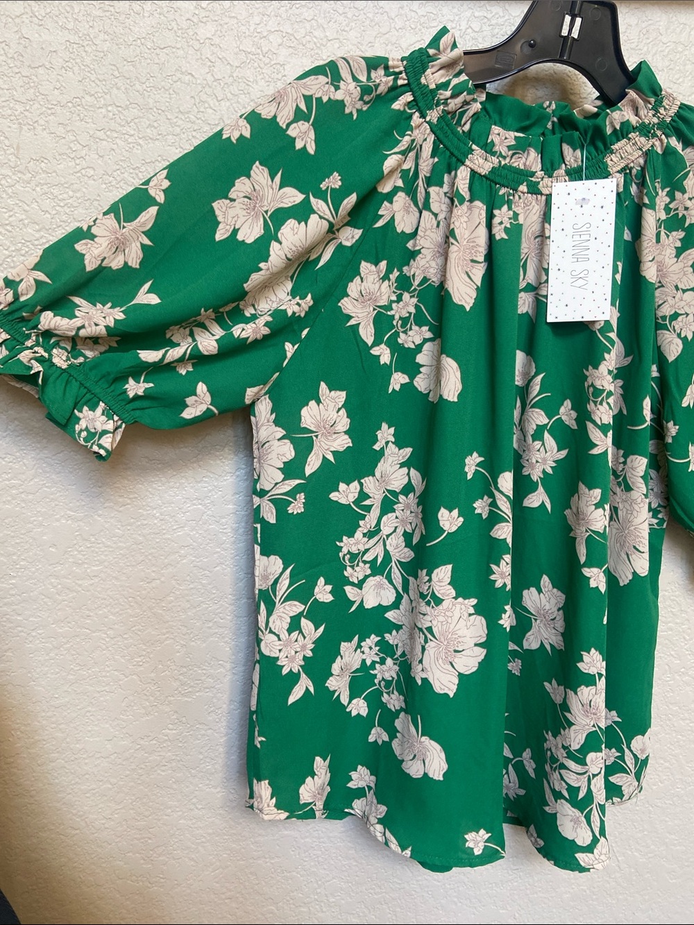 2/$20 Sale* Beautiful green blouse with floral print, size S, by Sienna Sky. NWT - Picture 5 of 16